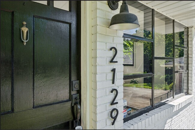 Foto del edificio - 2129 Arlington Ave NE