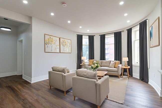 Building Photo - 52 Charlton Ave W