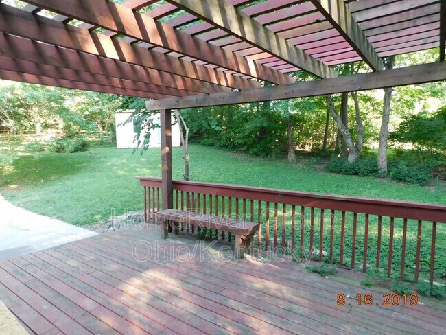 Building Photo - 1903 Blue Bell Dr