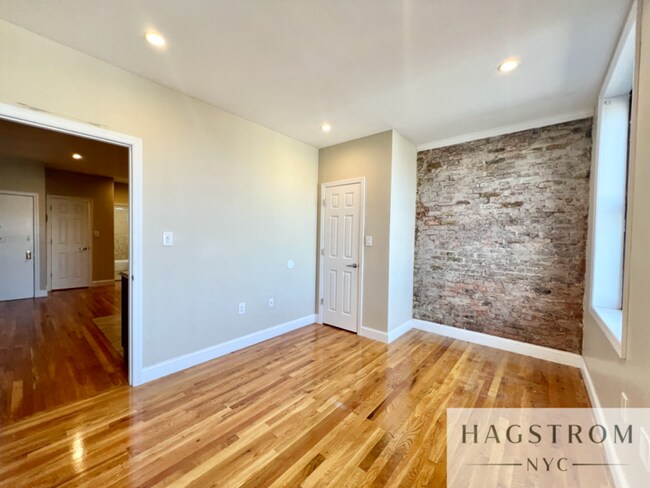 Foto del edificio - 607 Gates Ave