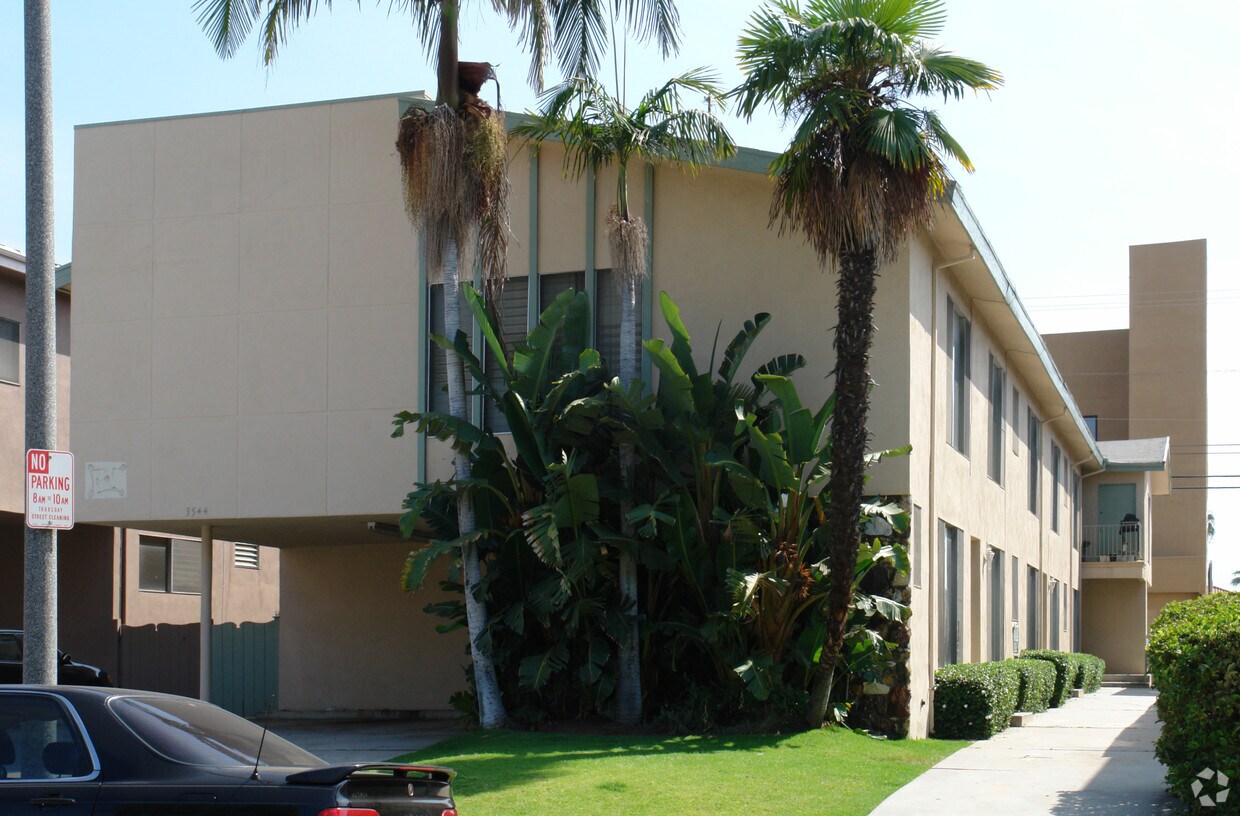 Building Photo - 3544 Mentone Ave