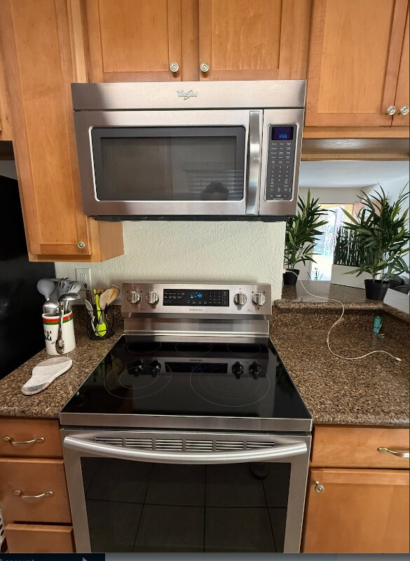 Foto del edificio - 1000 Estes St