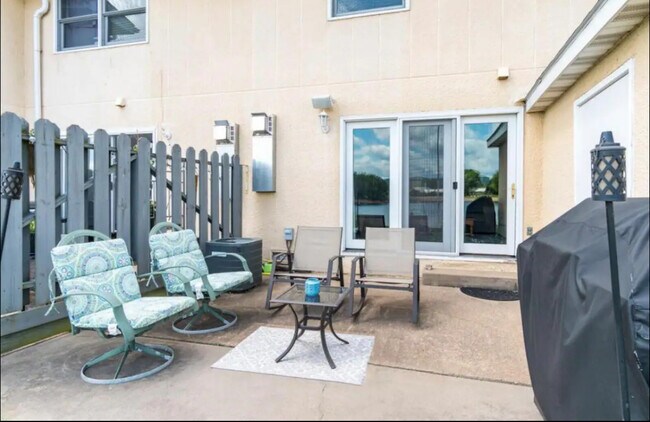 Foto del edificio - 1370 Nakomis Ave