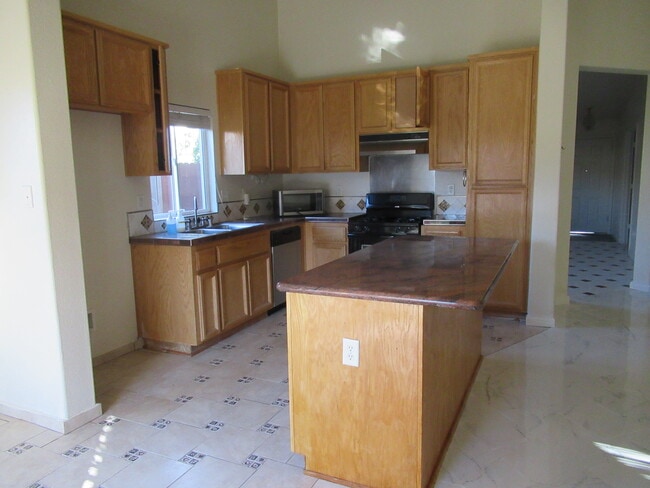 Building Photo - 405 Donner Ct