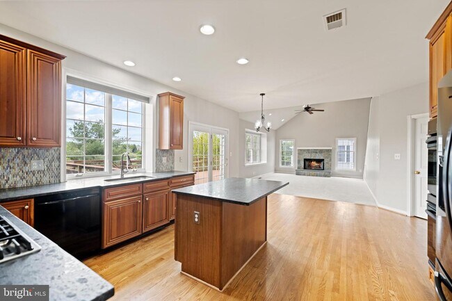 Building Photo - 25920 Quinlan St