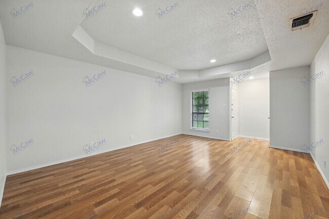 Foto del edificio - 6708 S Creek Dr