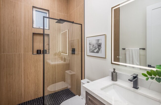 Building Photo - ? Modern Clairemont Living — Available Now! ?