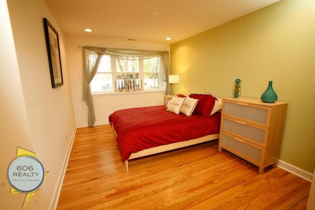 Foto del edificio - 6954 N Greenview Ave