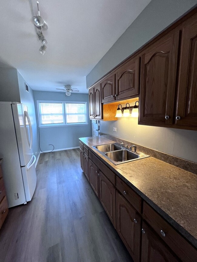 Building Photo - 3170 W Meadow Ln Dr