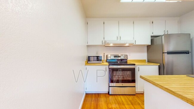 Building Photo - 6613 Meadow Pines Ave