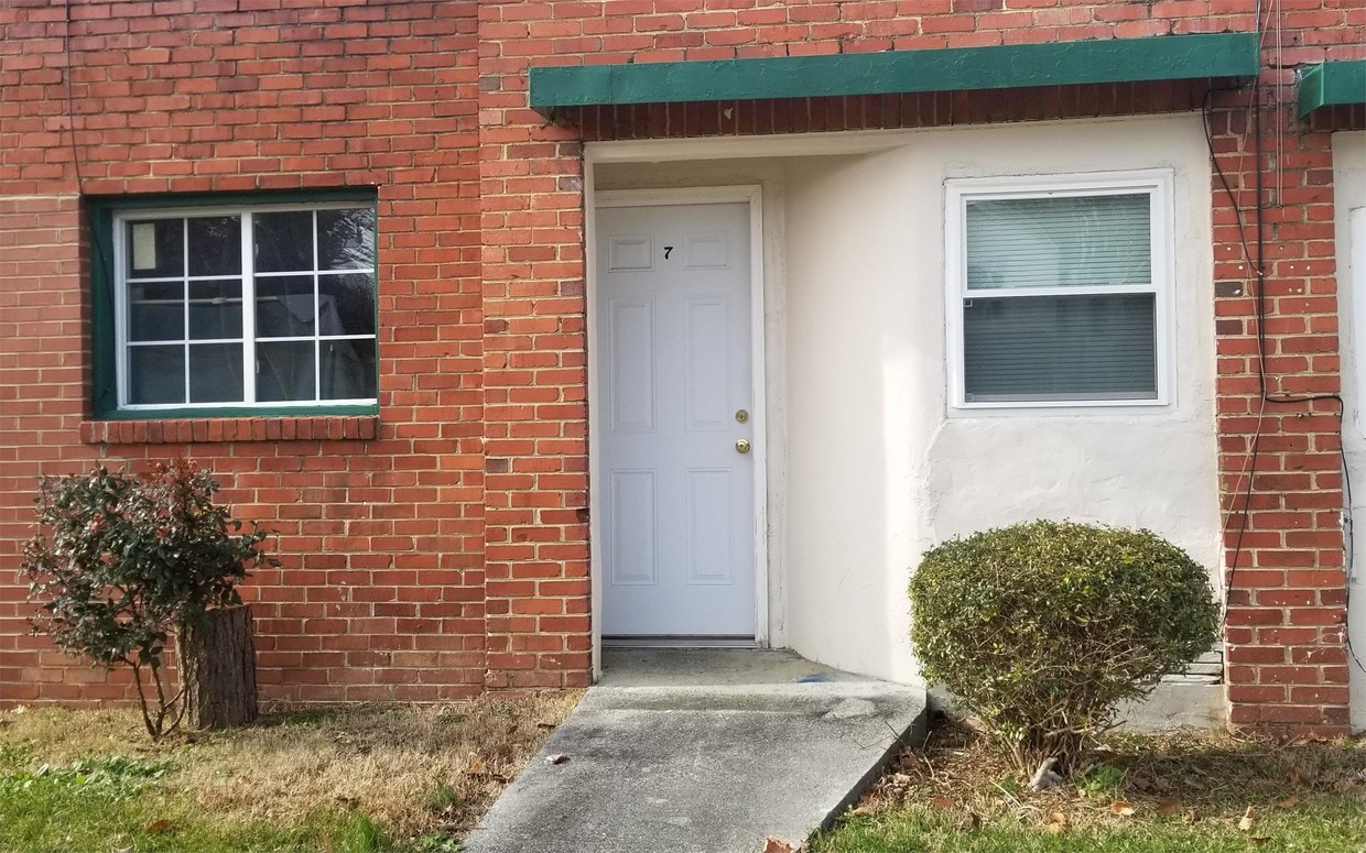 327 S Lynn Ave Unit 3, Elizabethton, TN 37643 Apartment for Rent in