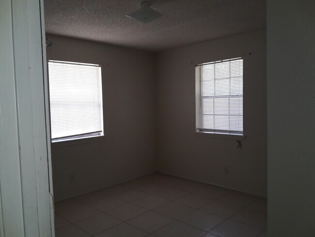 Building Photo - 506 N McColl Rd