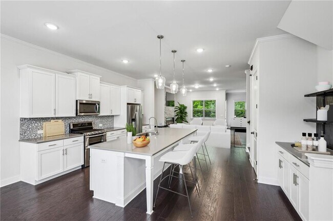 Foto del edificio - 687 Avondale Creek Dr.