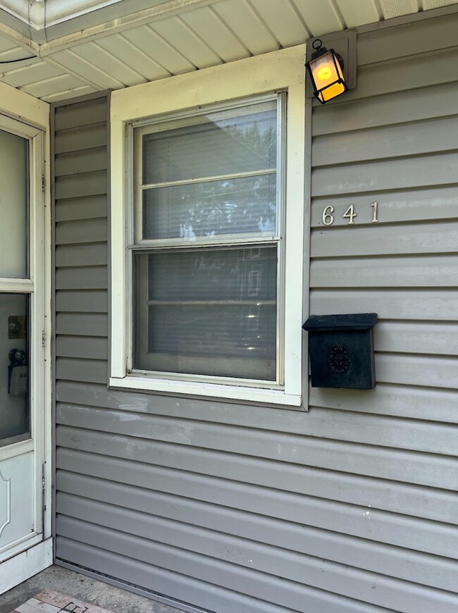 Foto del edificio - Don't miss out on this cozy duplex!