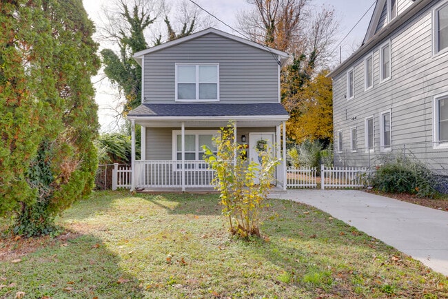 Building Photo - 313 W 28th St