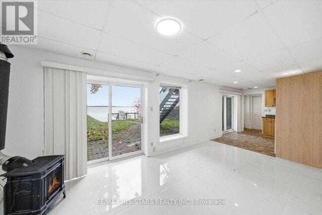 Building Photo - 2999 Lakeside Dr