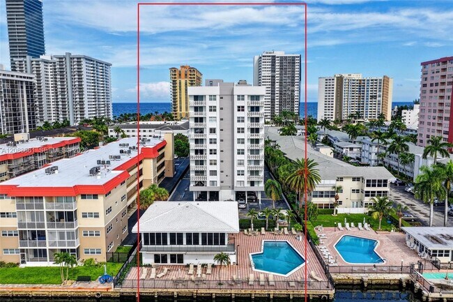Building Photo - 3113 S Ocean Dr