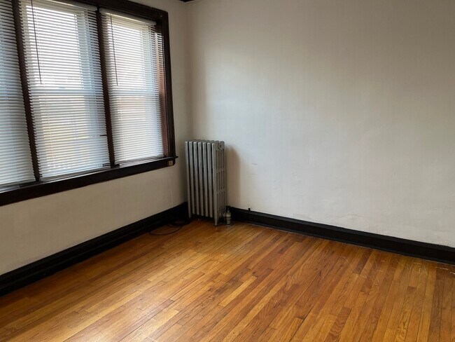 Building Photo - 2514 W 70th St