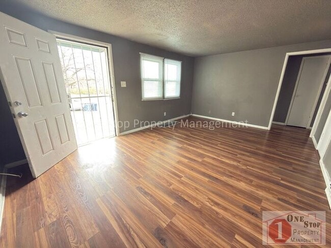 Foto del edificio - 4 Bedroom/ 1.5 Bathrooms in Kansas City!