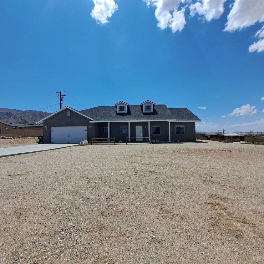 Foto principal - 3 Bedroom with open floor plan