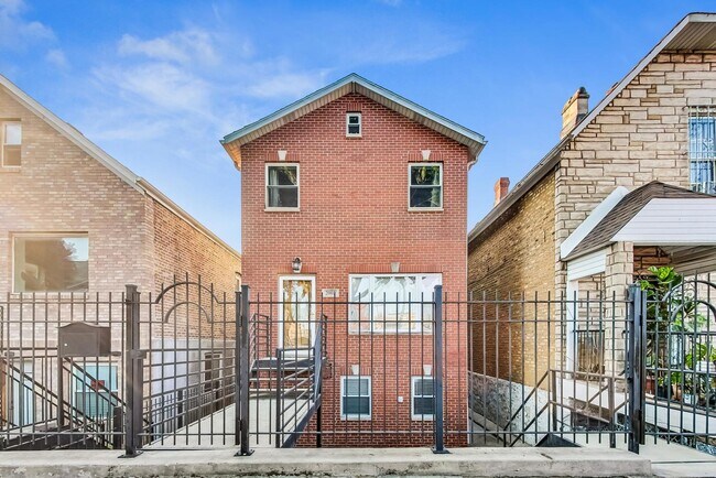 Building Photo - 2002 W Coulter St