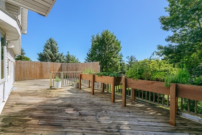 Building Photo - 645 US-12