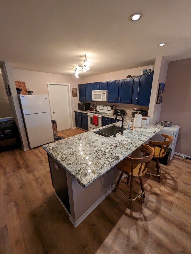 1540 Iroquois Ave Unit 1540, Grafton, WI 53024 Condo for Rent in