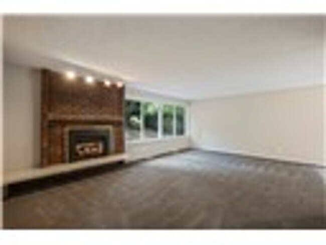Building Photo - 3BR 2Bath Rambler in Renton Highlands for ...