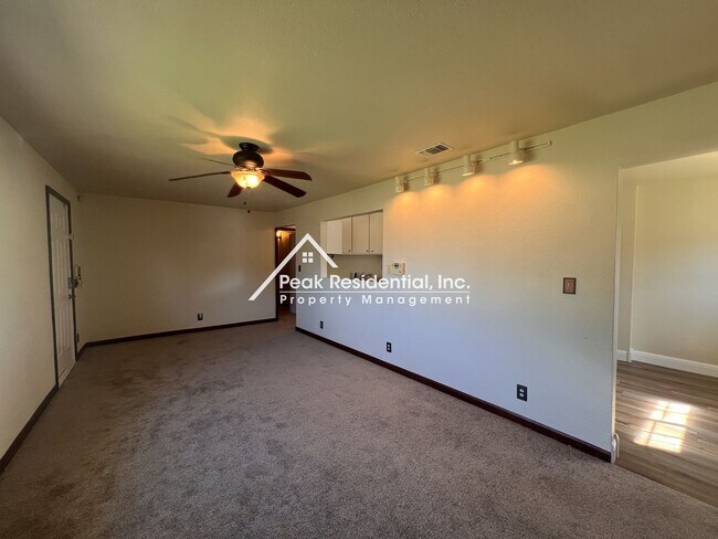 Foto del edificio - 5546 Cranbrook Way