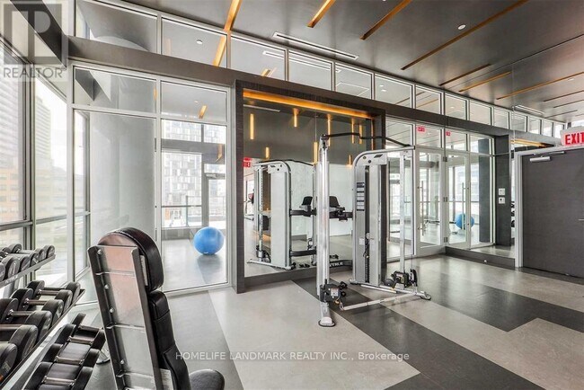 Photo du bâtiment - 290 Adelaide St W