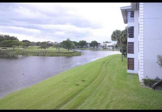 Foto del edificio - 1518 Whitehall Dr