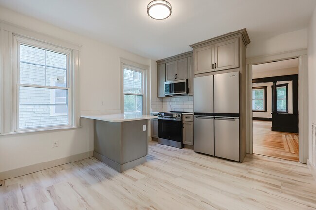 Building Photo - 65 Burton St