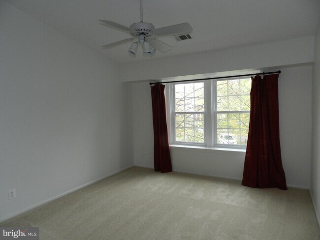 Building Photo - 12944 Grays Pointe Rd