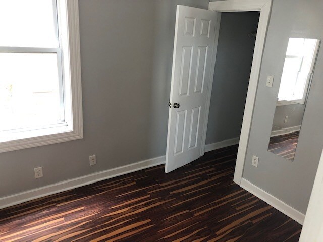 Building Photo - 2447 W Flournoy St