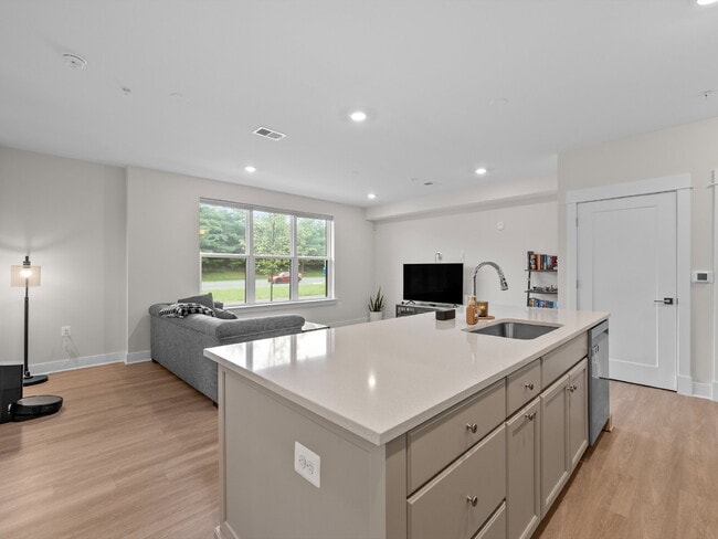 Building Photo - Stylish Townhome in Sought-After Ashburn L...