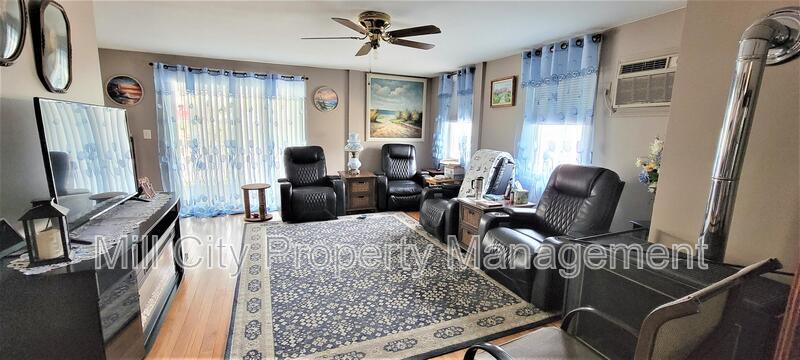 Foto principal - 313 Calef Rd