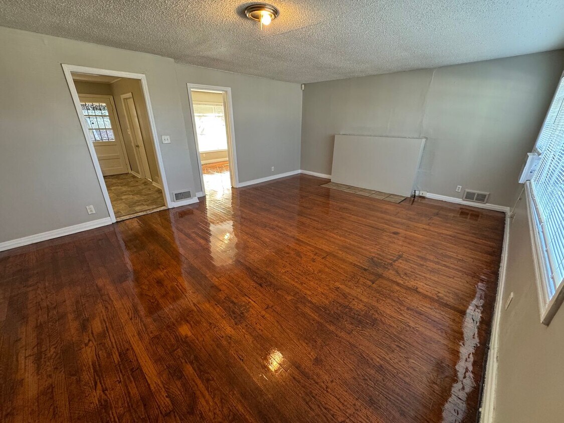 Building Photo - Birmingham/Ensley