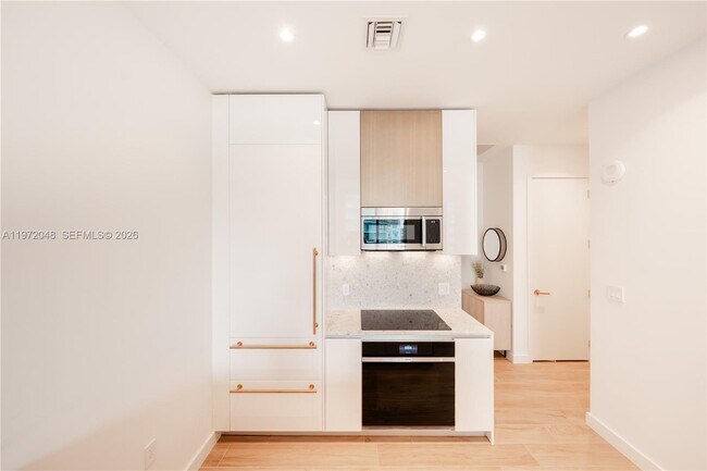 Foto del edificio - 2655 S Bayshore Dr