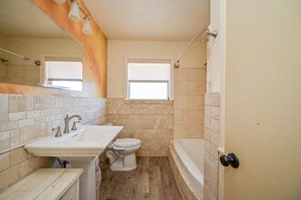 Building Photo - 2821 Eastgrove Ln
