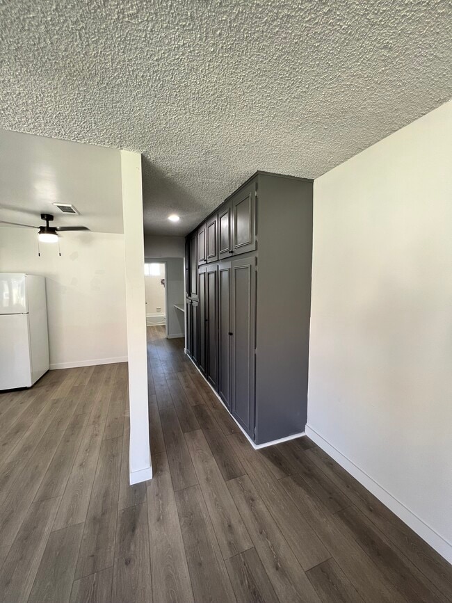 Foto del edificio - 7905 Agnes Ave