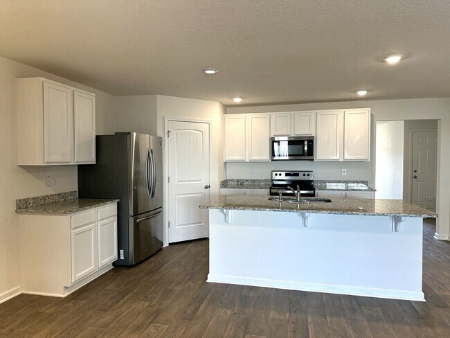 Building Photo - Redstone Commons