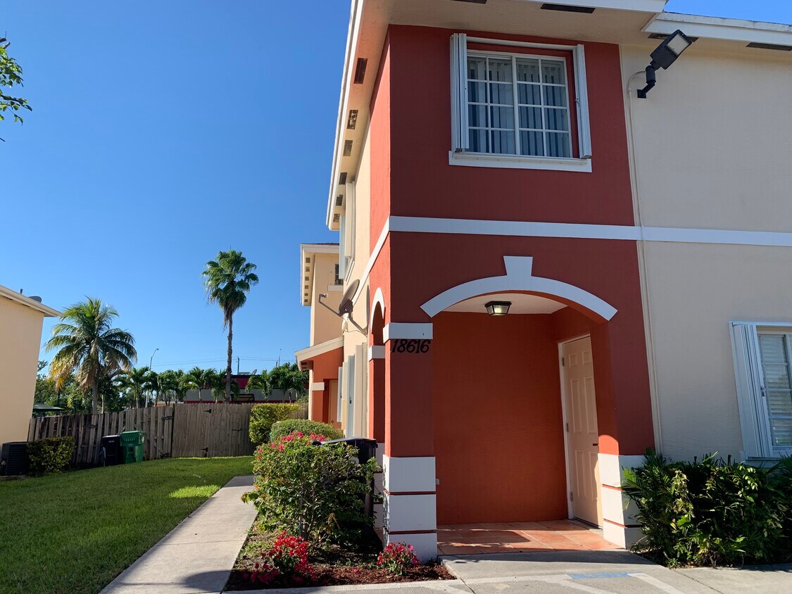 Foto principal - 18616 SW 100th Ave