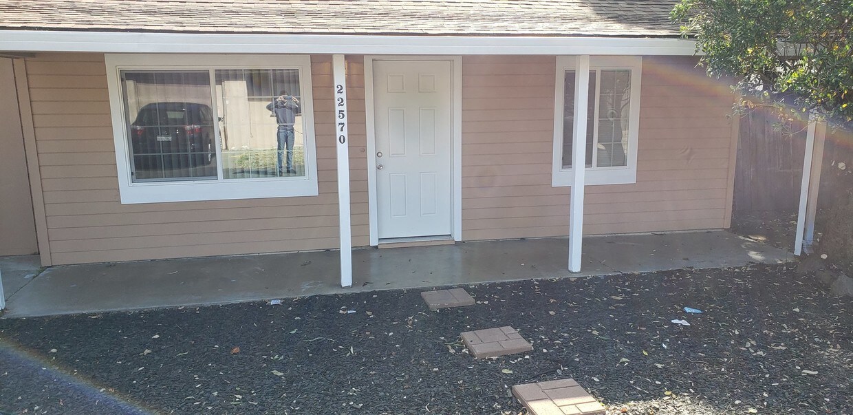 Primary Photo - 22570 Center St