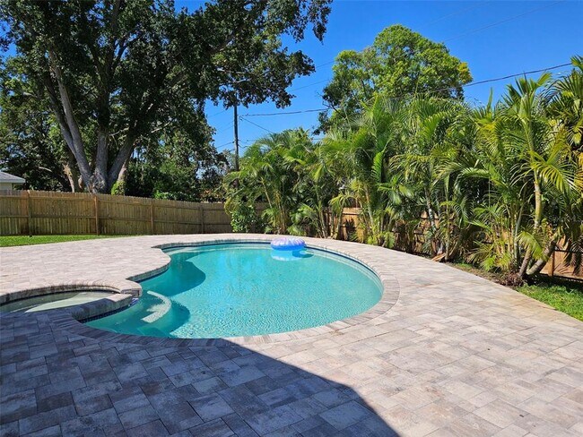 Building Photo - 8640 Macoma Dr NE