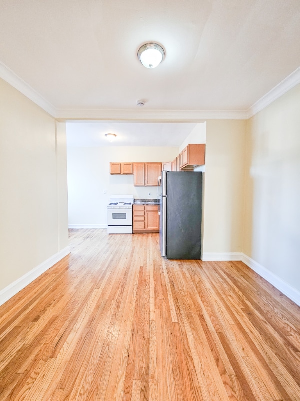 Building Photo - 4715 Belmont
