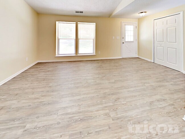 Foto del edificio - 7317 Bluff Wood Cove