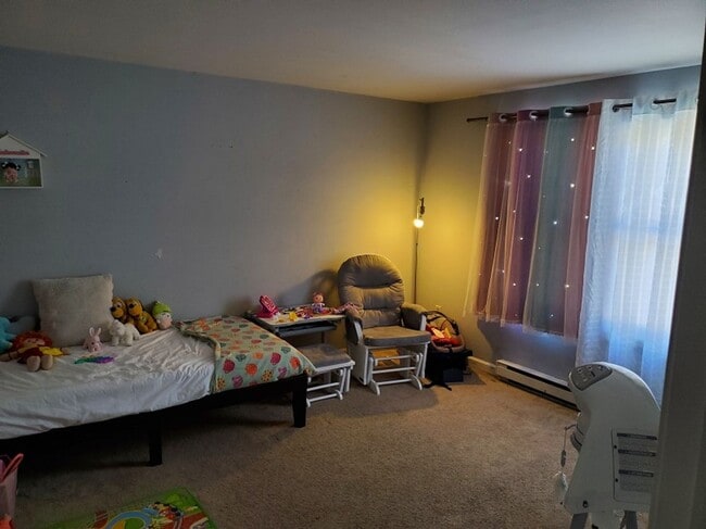 Building Photo - Updated 2 Bedroom  Townhouse