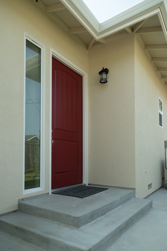 Building Photo - 5063 Elester Dr