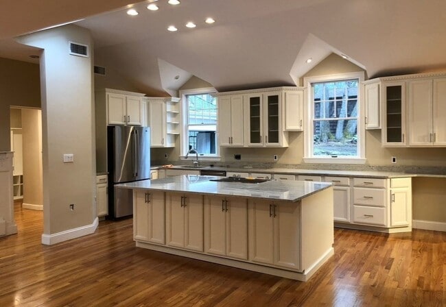 Luxury - Single Family Home - Luxury - Single Family Home