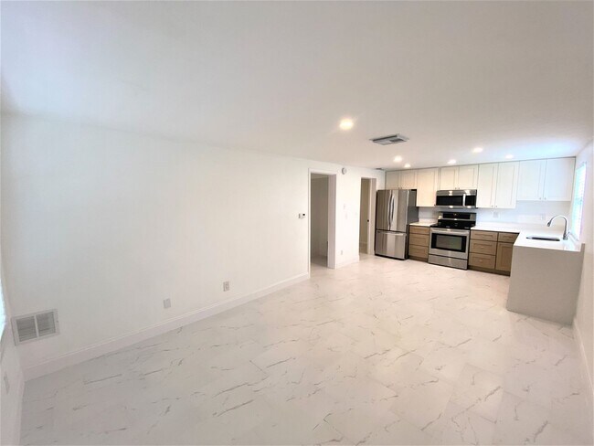 Foto del edificio - ** TREETOPS OF NAPLES ** 1 BED / 1 BATH - CONDO - SOUTH NAPLES - ANNUAL RENTAL